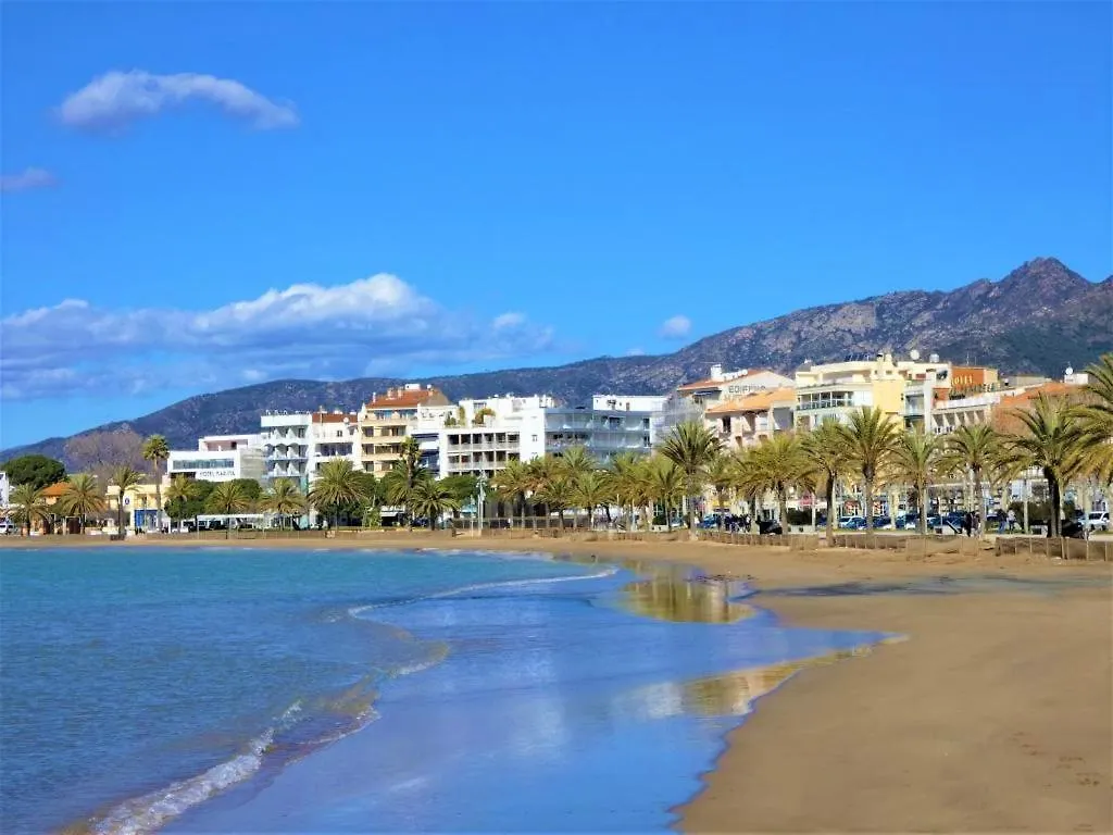 Ferienwohnung Apartamento Con Piscina Y Parking En Roses Spanien